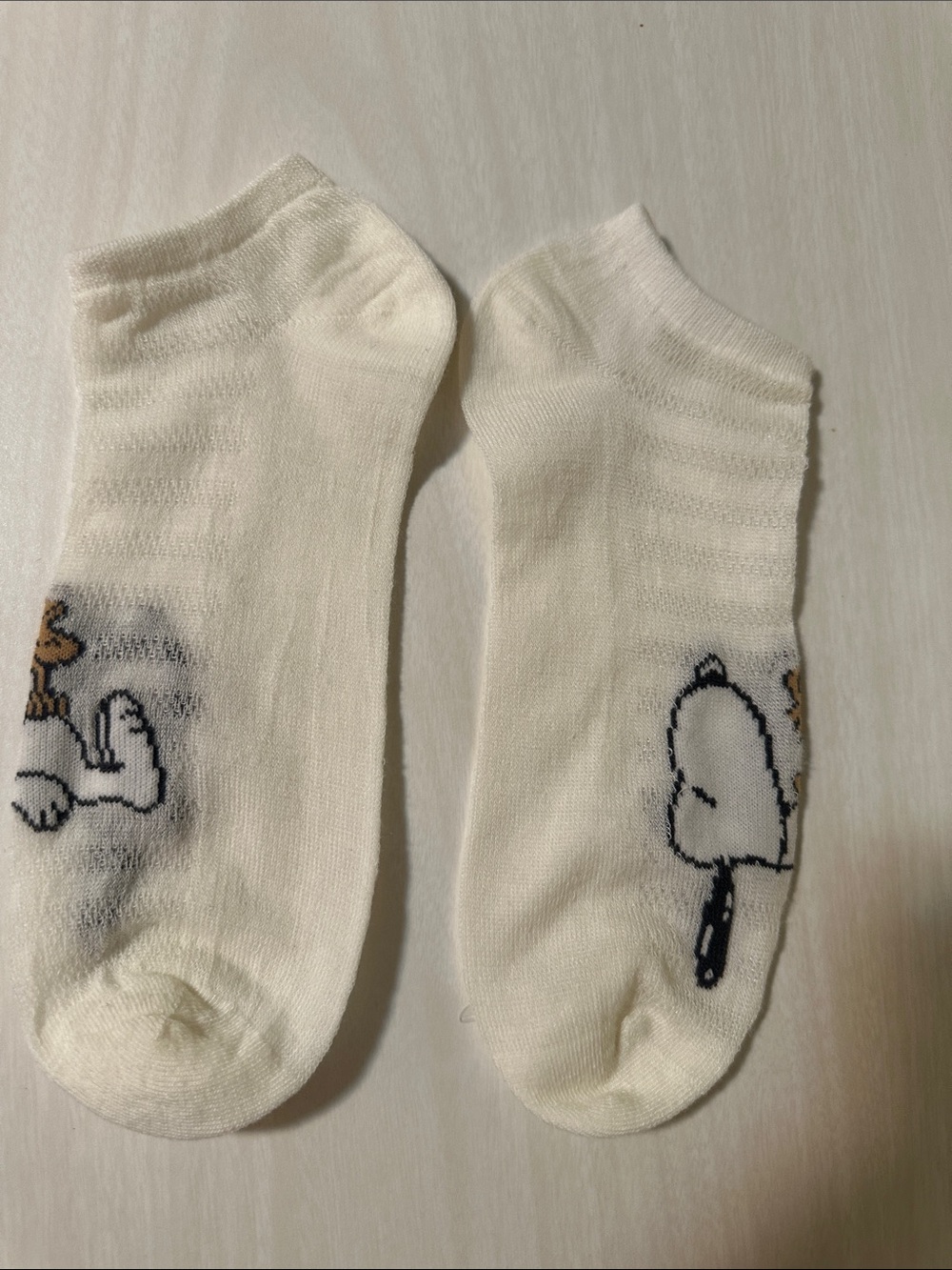 Cream Novelty Low-Cut Socks with Snoopy Design